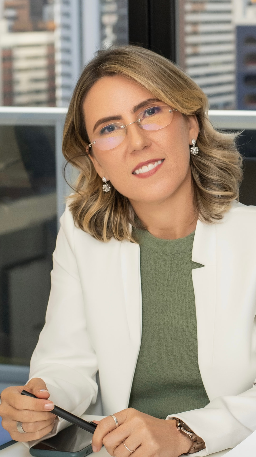Retrato de Rita Gadelha, consultora patrimonial imobiliária